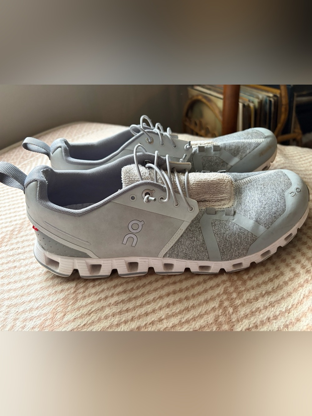 On Cloud 5 Terry Silver glacier mens size 9.5 running Sneaker